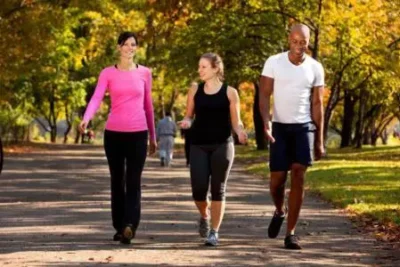 Encuentra compañeros para salir a caminar y mejorar tu bienestar físico y mental